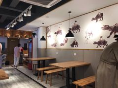 用餐区-飯小臣(山语银城店)