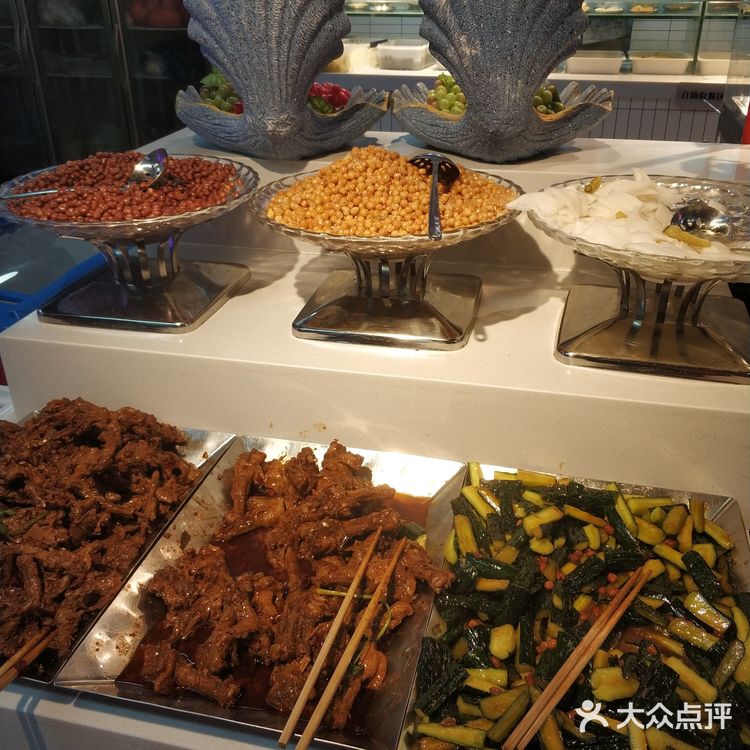 探店潮牛岛自助火锅