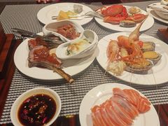 -广州万富希尔顿酒店·感趣自助餐厅·金秋蟹宴生蚝海鲜刺身