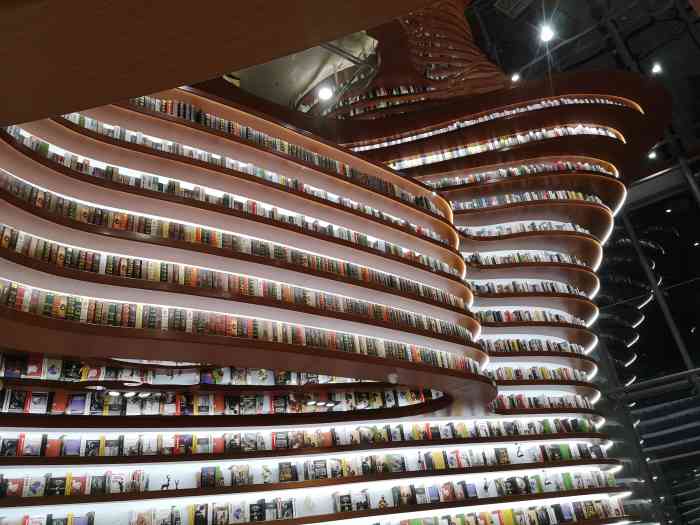 莲坂外图(莲板店)-"重装上阵的外图书城确实给人焕然一新的震撼.