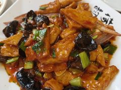 -何适山庄(水长城P2停车场店)