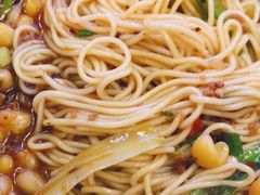 -渝之汇牛肉豌杂面