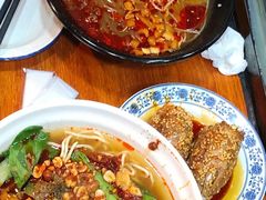 -爆炸头阿姨小四川正宗川味小吃(无任何分店)