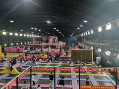 -嘿哟动霸CHUA·新潮玩运动娱乐中心·蹦床滑冰团建乐园