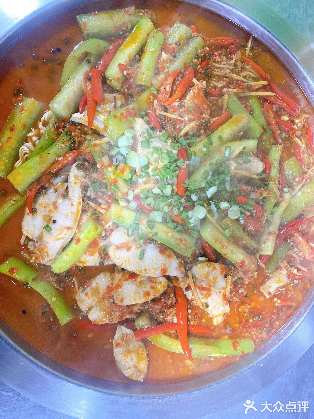 这个一定要趁热吃才好吃,鸭脑壳又麻又辣,入味得很