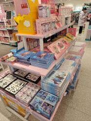 -嗨本可潮玩仓(大兴大悦春风里店)
