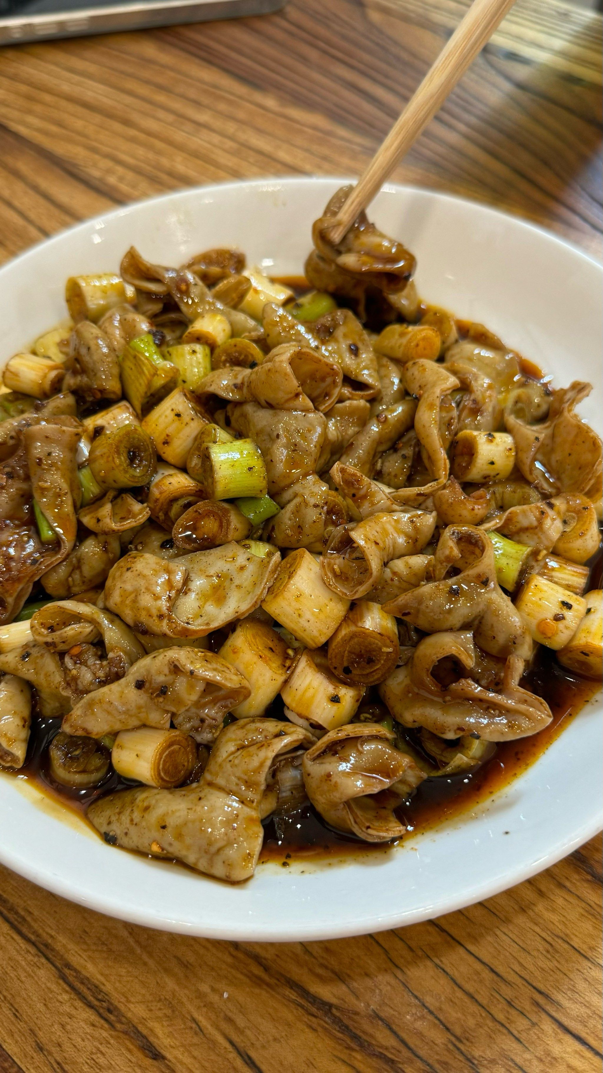 凉拌肥肠 肥肠洗的很干净 
48一份分量也挺大
适合工作餐吃个便饭