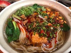 -爆炸头阿姨小四川正宗川味小吃(无任何分店)