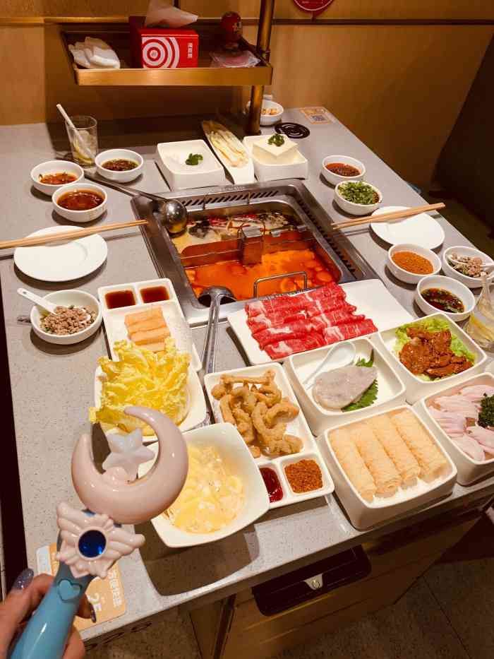 海底捞火锅(静安大融城店)-"[服务铃]服务:订位要提前,不然订不到.