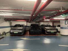 -理想汽车(世纪汇店)