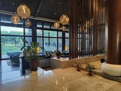 -梁鸿湿地丽笙度假酒店大堂吧
