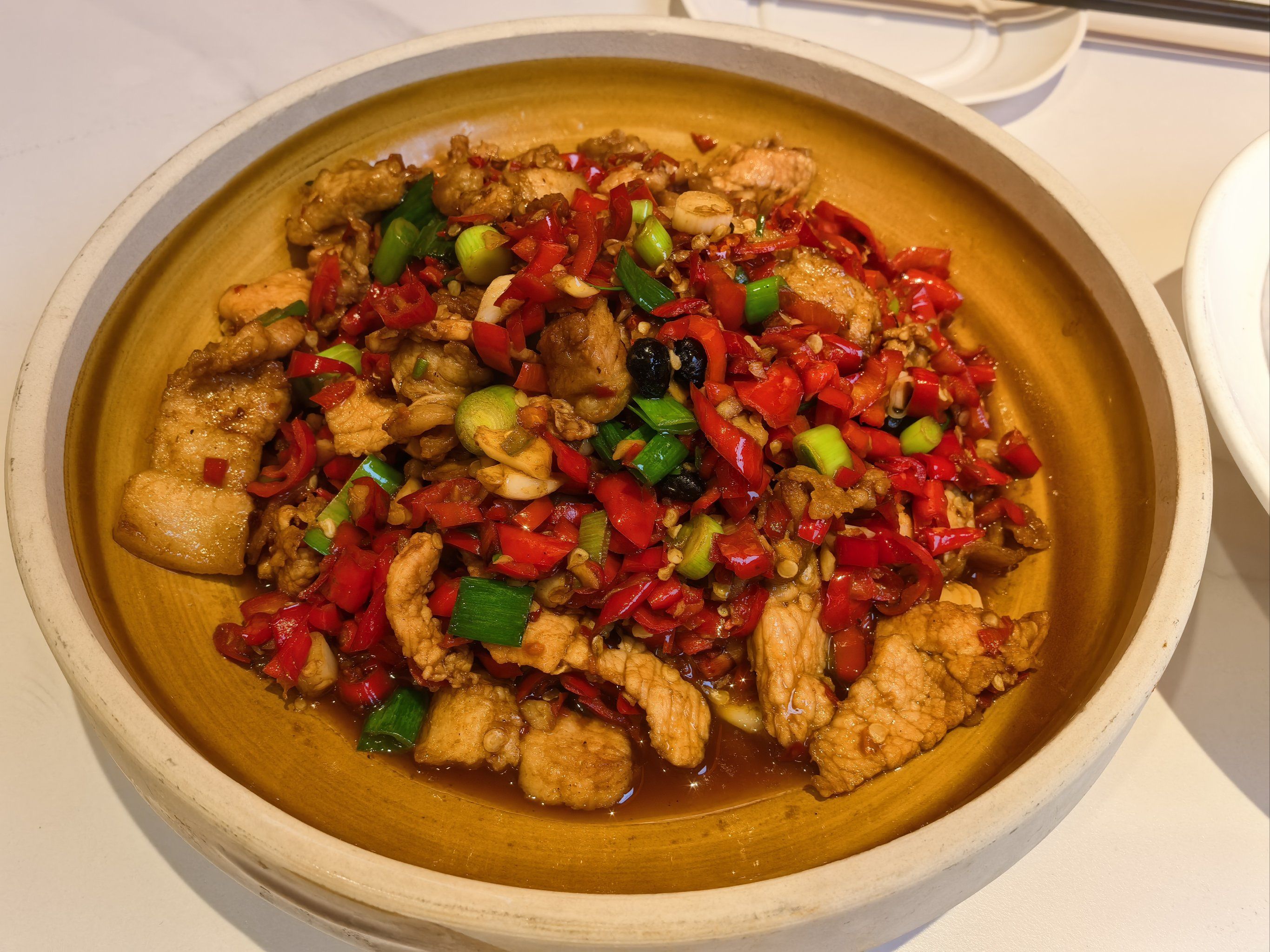 🌶 佳肴菜名
辣椒炒肉,不同于别家的辣椒,用的是红辣椒,口味有点