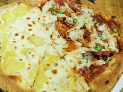 狂野拼榴莲披萨-盘炉forenza·云贵川融合小食堂 ( 钟楼中柳巷店)