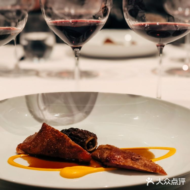 我还是愿意称偲厨为成都法餐综合第一！因为这两个人[得意]