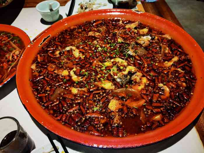 作为一个不怎么会吃辣的上海人家门口这家开了很久的成都菜我是一点都