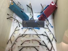 -三叶眼镜城批发市场(上海火车站店)