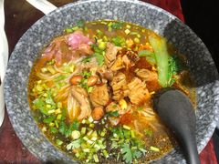 肥肠米线-八月美食小馆(银泰城总店)