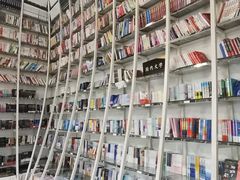 -钟书阁(松江泰晤士小镇店)