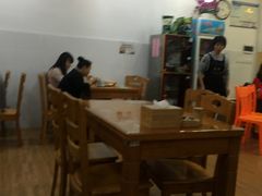 大堂-正宗普宁豆干坊·洪记砂锅粥(红领巾路店)