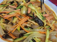 肉丝拉皮-兴国苑酒店