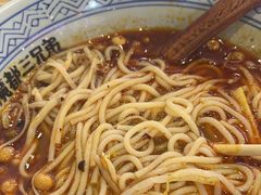 -魔都三兄弟酸辣粉·蘸卤炸串(虹桥万科店)
