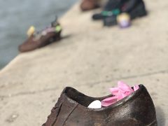 -多瑙河畔鞋履雕塑