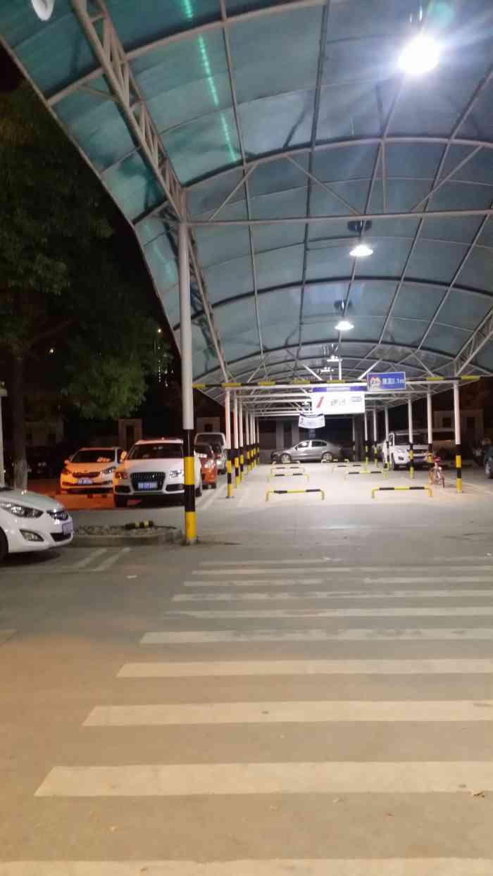 家乐福-停车场-"#无锡橙v有特权# 首页报名霸王餐,免.