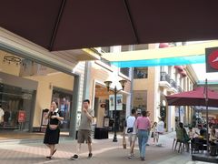 -王府井奥莱临潼小镇(临潼店)