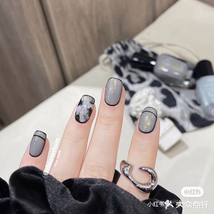 气质高级灰偏光晕染美甲
