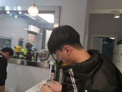 -15C7 男士理发馆 烫染专业店