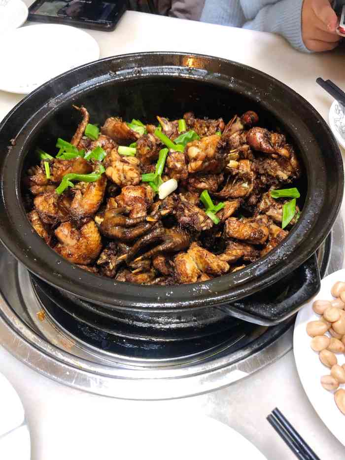 红枫寨瓦香鸡(交通路店)-"老板人不错,,挺好的,,,味道也不错,,.