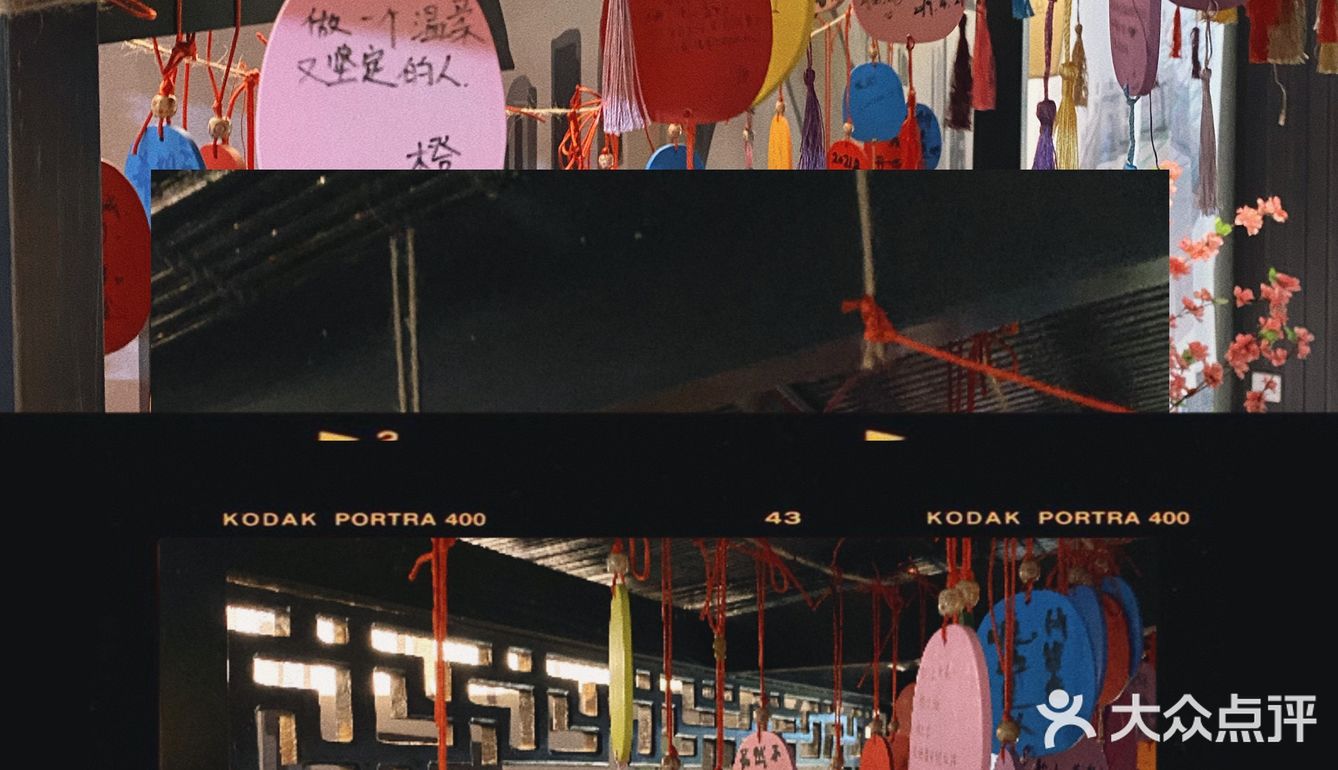 来这里玩的大多数是情侣 也有单身的男女来打卡