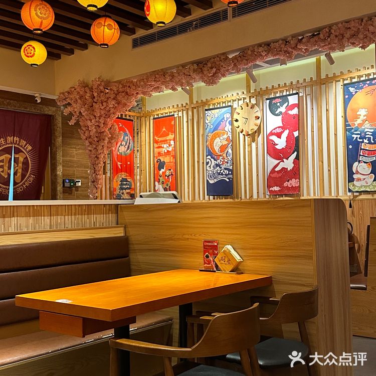 在奥园广场一楼️超级多吃的~一眼就看中这家日料店