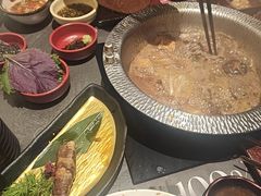 -牛YO寿喜烧·铁板烧和牛火锅自助(市府恒隆店)