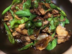 碾辣椒炒肉-吃饭皇帝大土家民族菜(正大广场店)