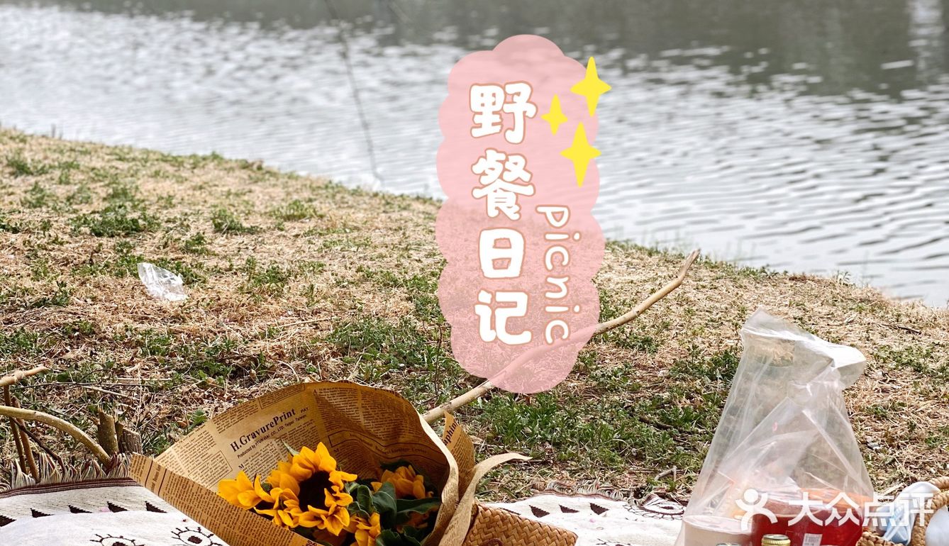 河边全是桃树，超级美，唯一不好就是河岸太高，离水太远