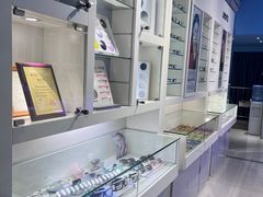 -提一眼镜·蔡司·依视路(小寨店)