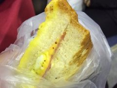 鸡蛋芝士三角-巴黎贝甜(周浦海印店)