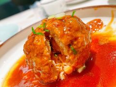 鸭蛋黄狮子头-梅飞酒家(名辉豪庭店)