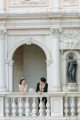 -现代经典婚纱摄影