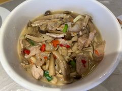 鲜鹿茸菇焖肉-大碗先生(方圆荟店)