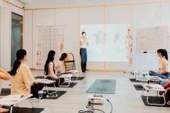 -亚太瑜伽普拉提学院