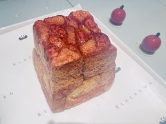 肉桂巴旦木焦糖火山-黑天鹅蛋糕 · 下午茶(亮马桥官舍店)