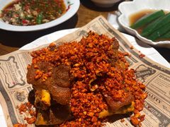 香酥猪手-乔街深夜食堂·台州菜·高压锅生蚝(杭州总店)