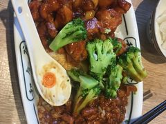 鸡丁卤肉双拼饭-和合谷(德外店)