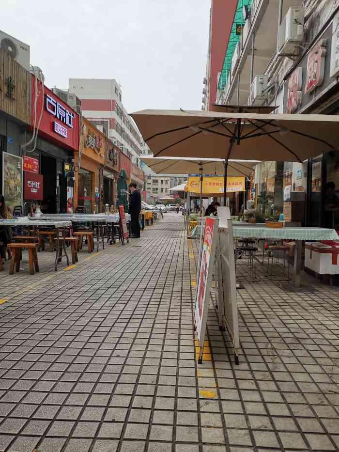 甲方公司供着一群早上十来点钟的太阳,活力升腾青春洋溢,羡煞老夫