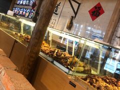 面包甜点陈列柜-聚合鑫东北熏酱熟食麻辣面(长阳店)