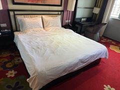 -喜鹊愉家酒店(郑州曼哈顿博览中心地铁站店)