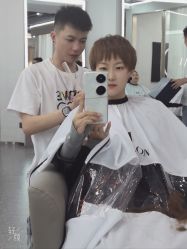 -艾美A·M Hair Salon