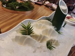 -茅草房·河畔园林火锅